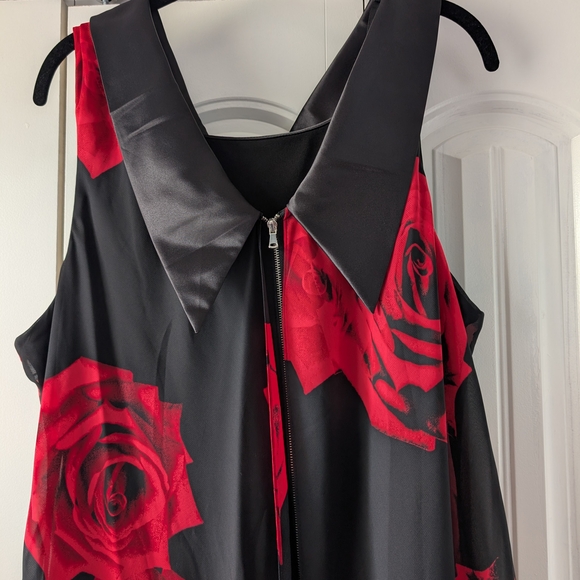 SLNY Black Midi Dress with Bold Red Floral Design - Picture 3 of 4